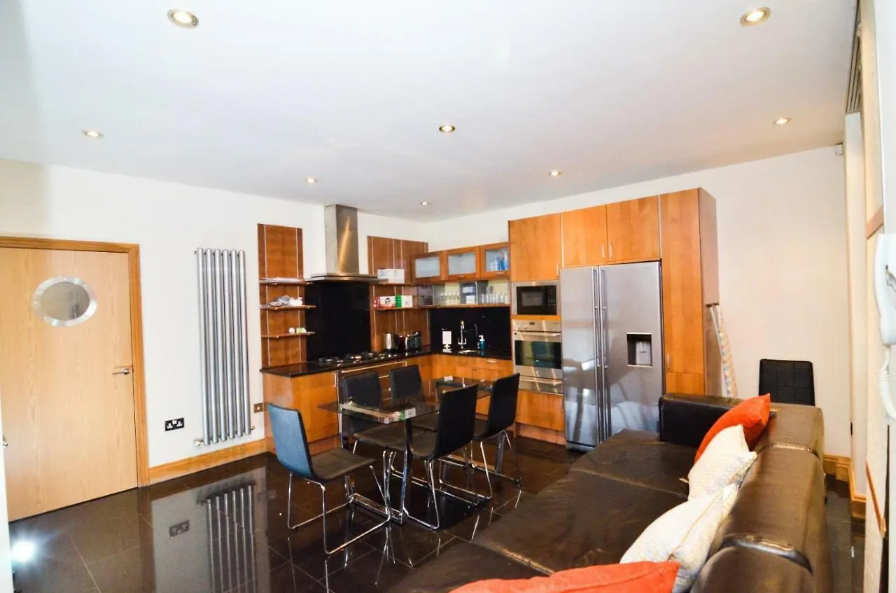 *** Pensión Hotel Thames View House Surrey Quays Londres Reino Unido